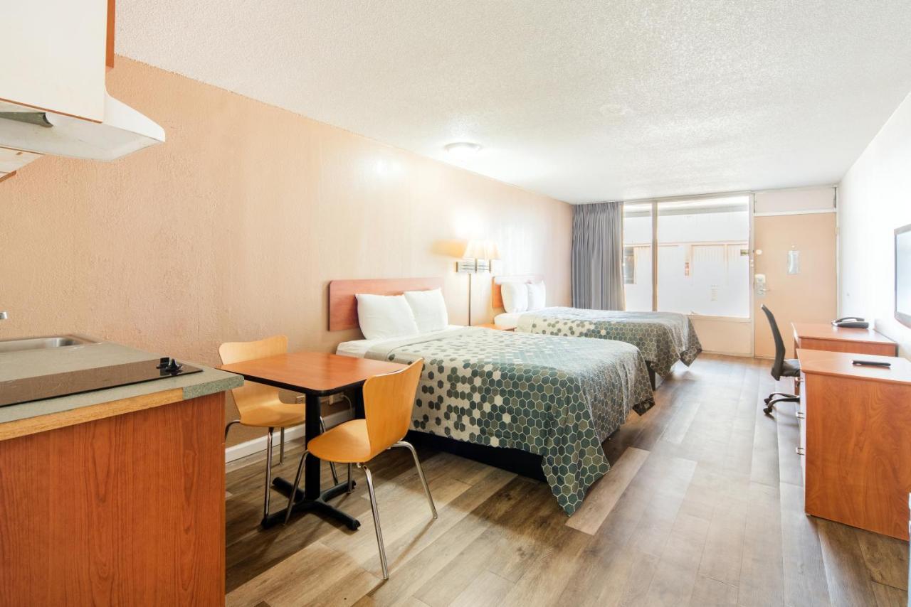 אוקלהומה סיטי Econo Lodge Inn & Suites Near Bricktown מראה חיצוני תמונה