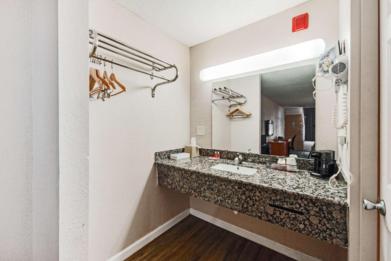 אוקלהומה סיטי Econo Lodge Inn & Suites Near Bricktown מראה חיצוני תמונה