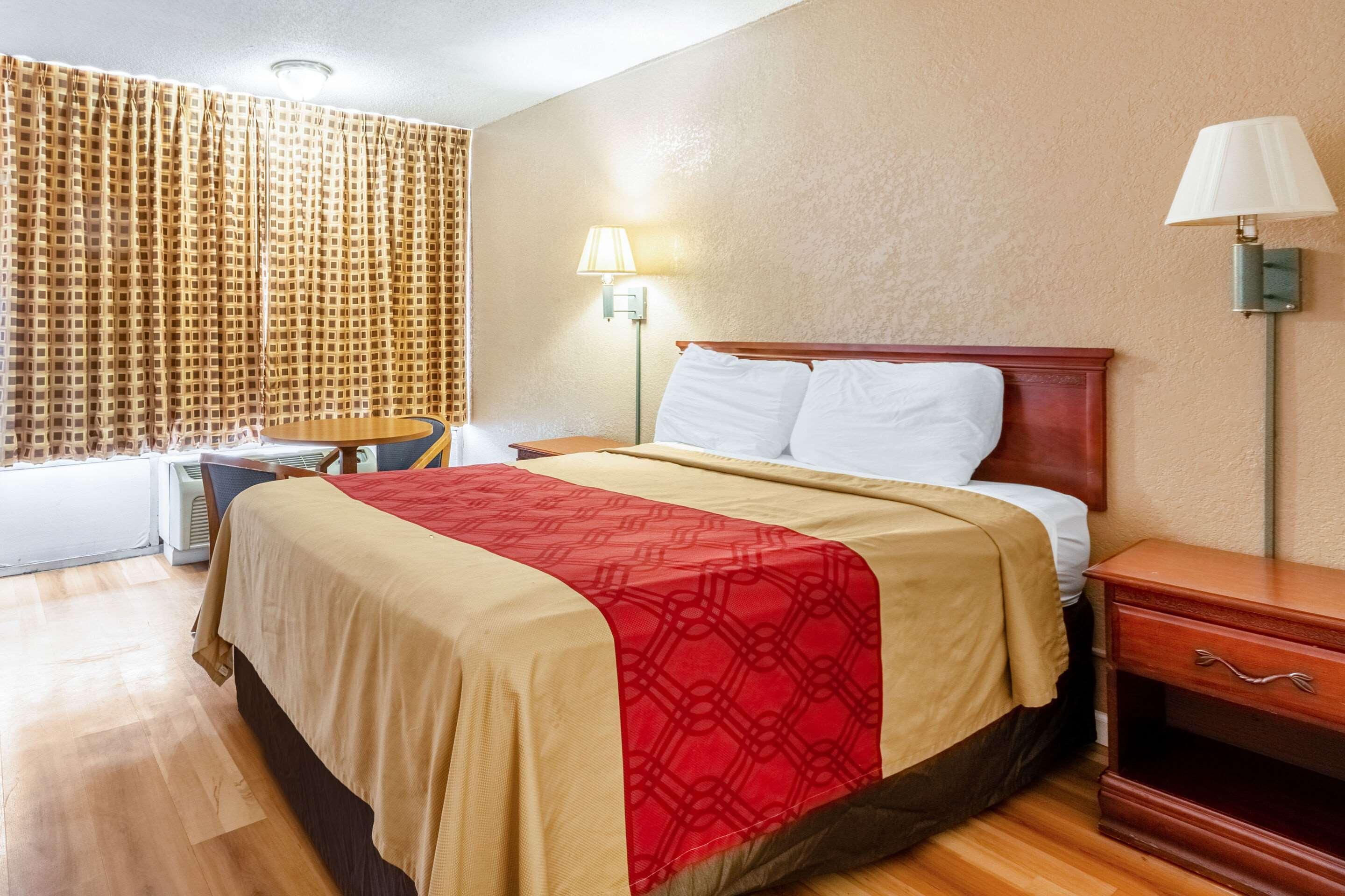 אוקלהומה סיטי Econo Lodge Inn & Suites Near Bricktown מראה חיצוני תמונה