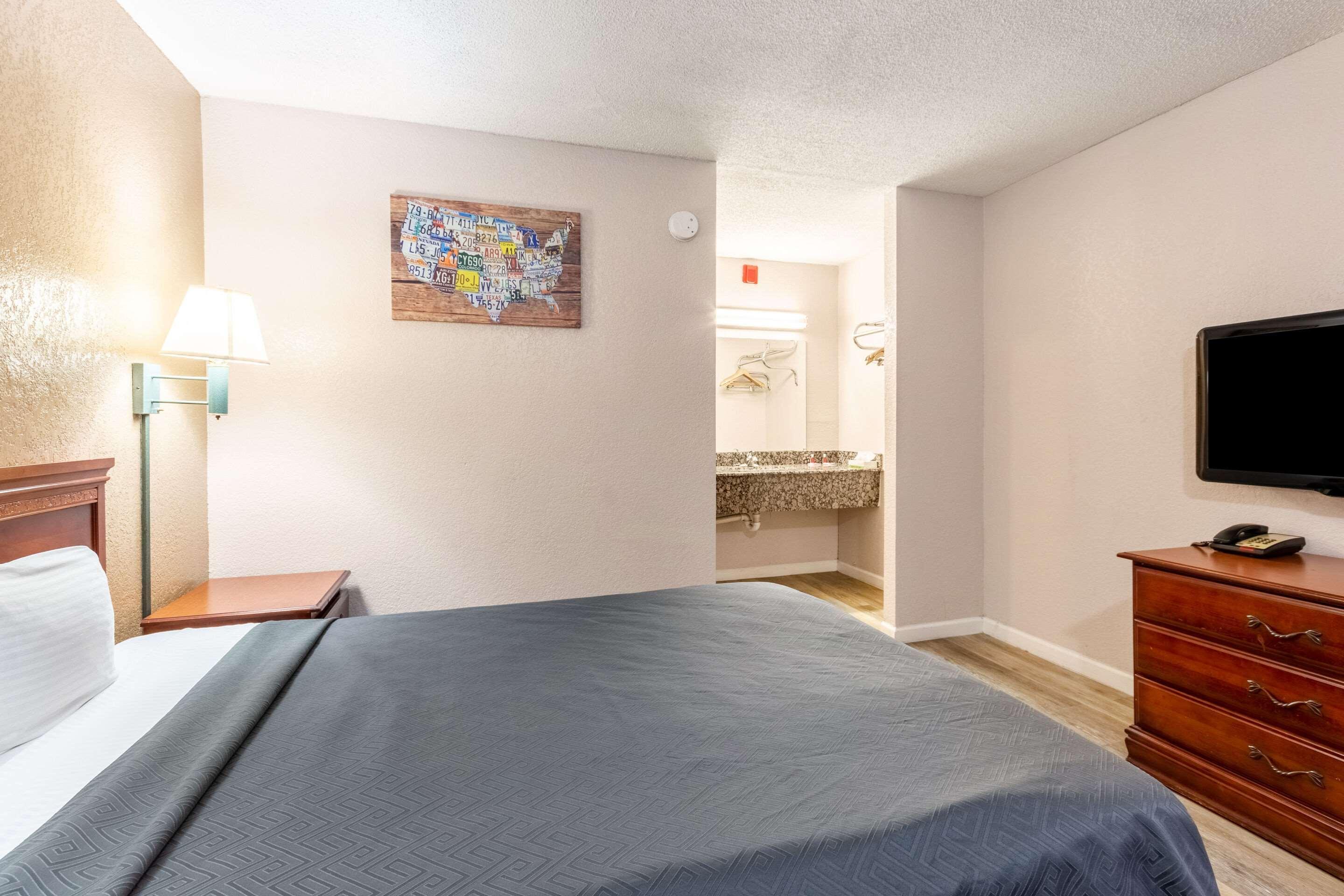 אוקלהומה סיטי Econo Lodge Inn & Suites Near Bricktown מראה חיצוני תמונה