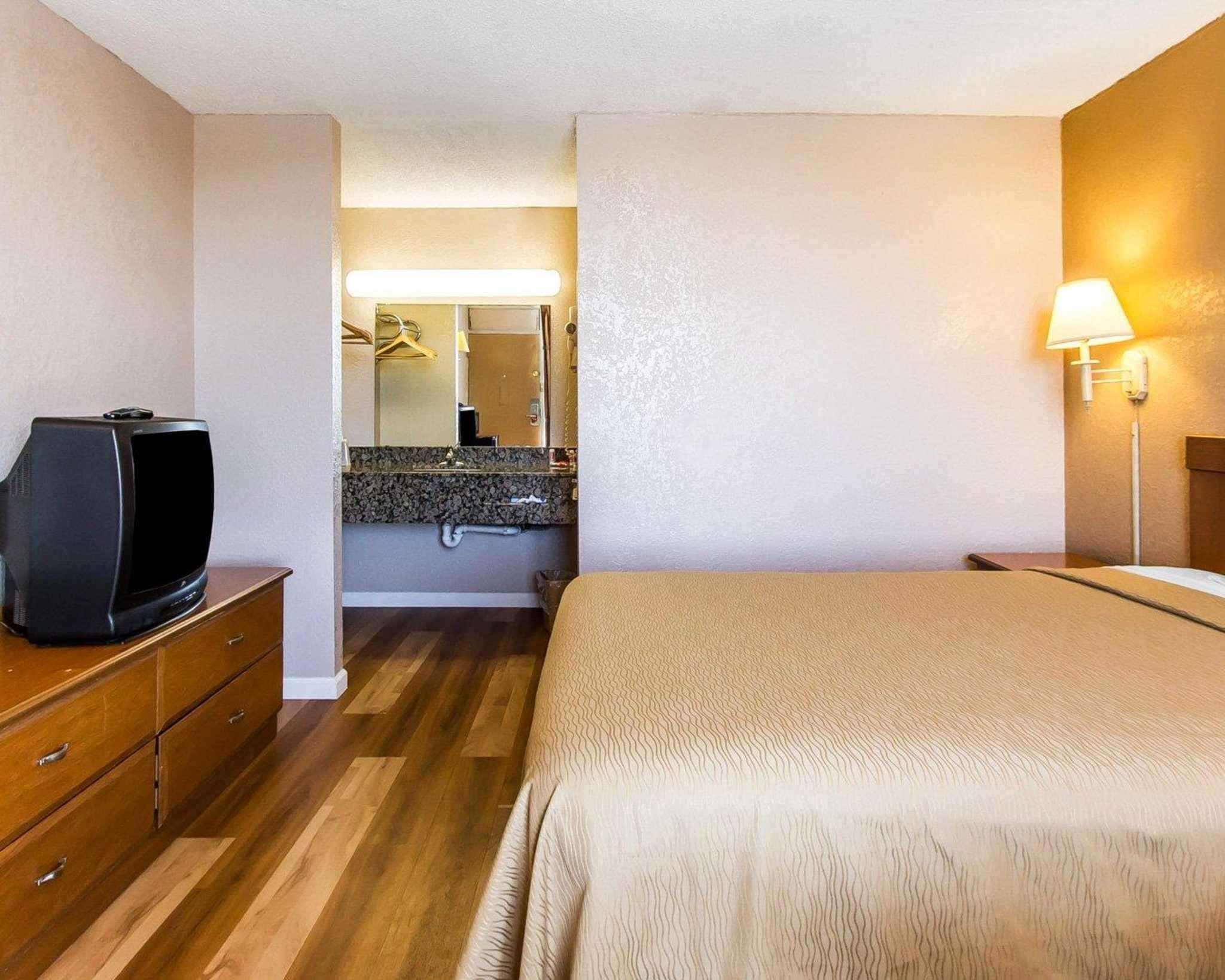 אוקלהומה סיטי Econo Lodge Inn & Suites Near Bricktown מראה חיצוני תמונה
