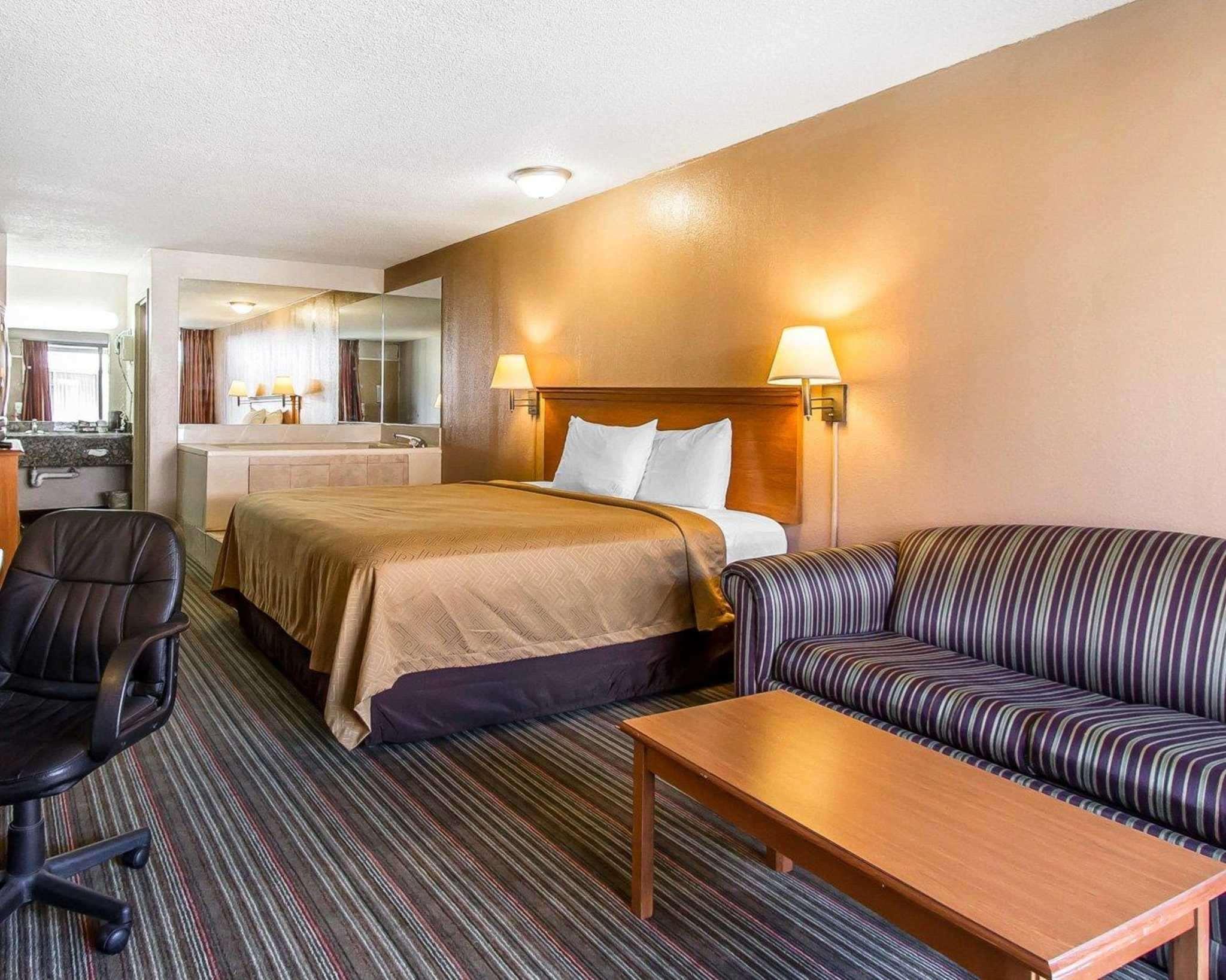 אוקלהומה סיטי Econo Lodge Inn & Suites Near Bricktown מראה חיצוני תמונה