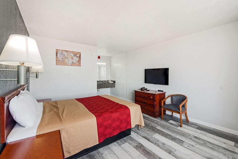 אוקלהומה סיטי Econo Lodge Inn & Suites Near Bricktown מראה חיצוני תמונה